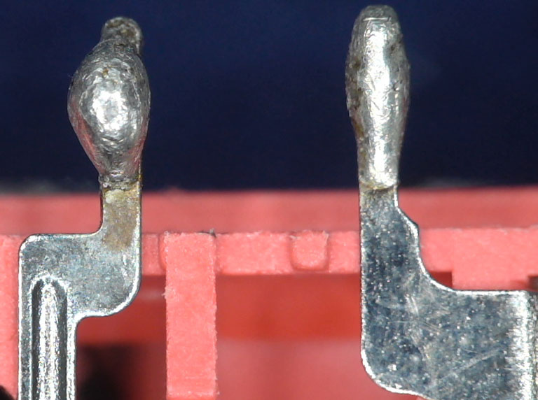 02-electronic-component-pins-under-magnification
